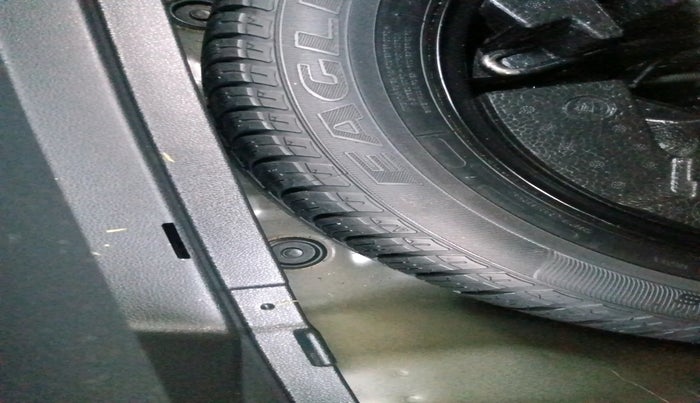 2017 Skoda Octavia L&K 1.8 TSI AT, Petrol, Automatic, 48,432 km, tyre