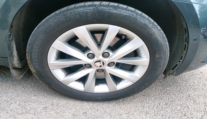 2017 Skoda Octavia L&K 1.8 TSI AT, Petrol, Automatic, 48,432 km, tyre