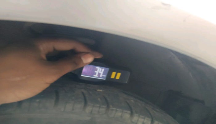 2011 Maruti Swift VXI, Petrol, Manual, 80,684 km, tyre