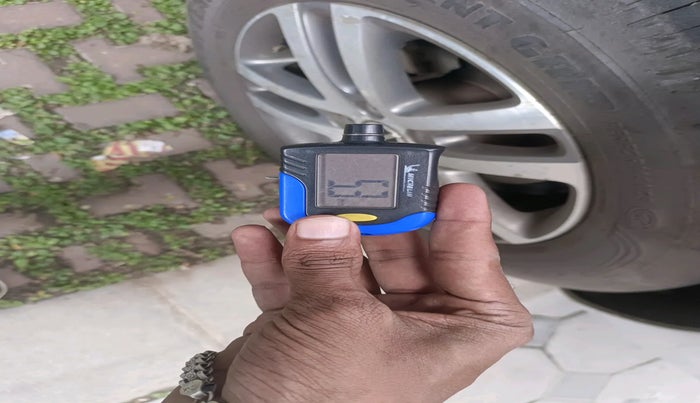 2011 Volkswagen Jetta HIGHLINE TDI, Diesel, Manual, 2,50,397 km, tyre