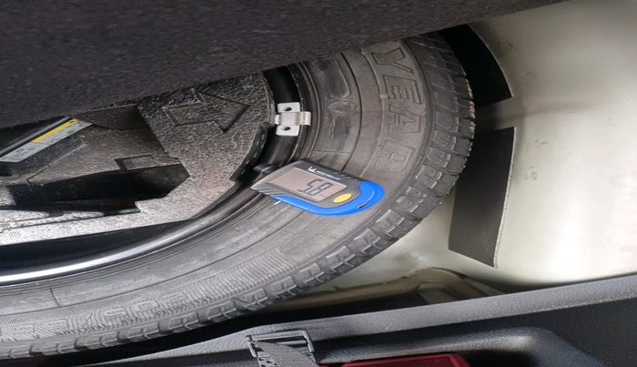 2011 Volkswagen Jetta HIGHLINE TDI, Diesel, Manual, 2,50,397 km, tyre