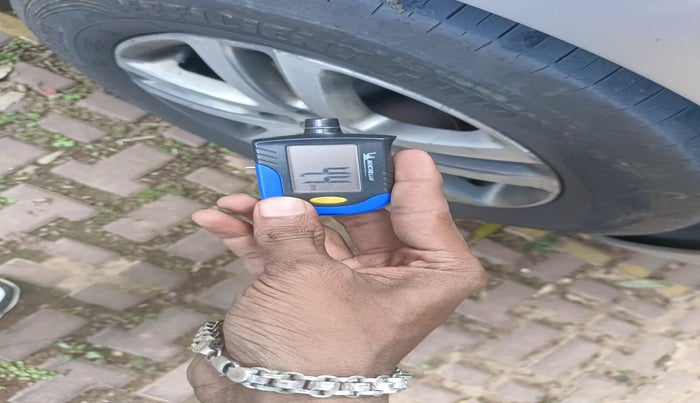 2011 Volkswagen Jetta HIGHLINE TDI, Diesel, Manual, 2,50,397 km, tyre