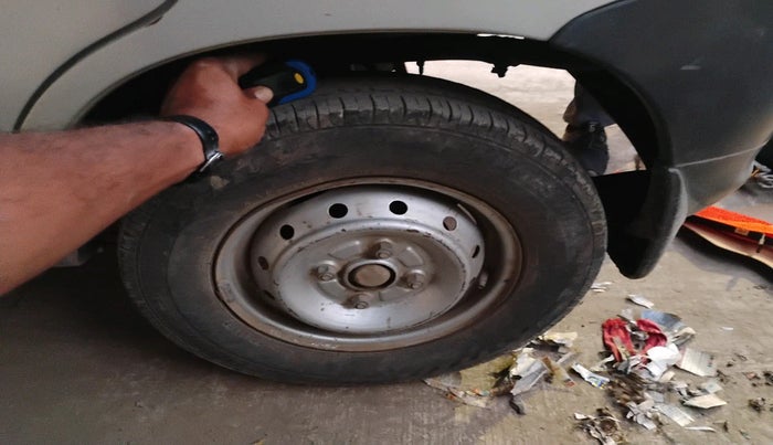 2010 Maruti Alto STD, Petrol, Manual, 69,276 km, tyre