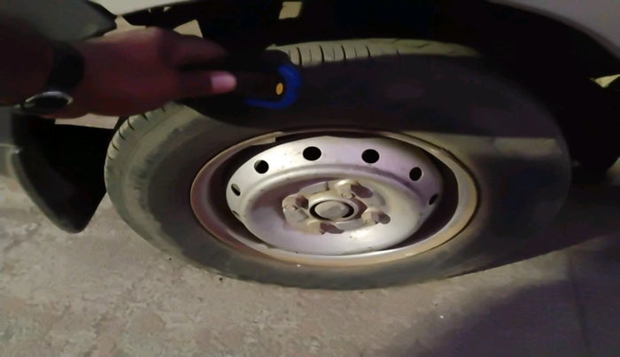 2010 Maruti Alto STD, Petrol, Manual, 69,276 km, tyre