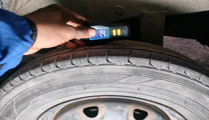 2012 Maruti Eeco 5 STR WITH A/C+HTR, Petrol, Manual, 4,84,511 km, tyre