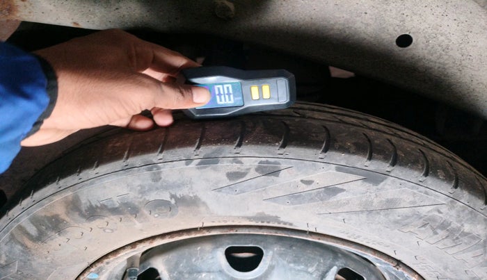 2012 Maruti Eeco 5 STR WITH A/C+HTR, Petrol, Manual, 4,84,511 km, tyre