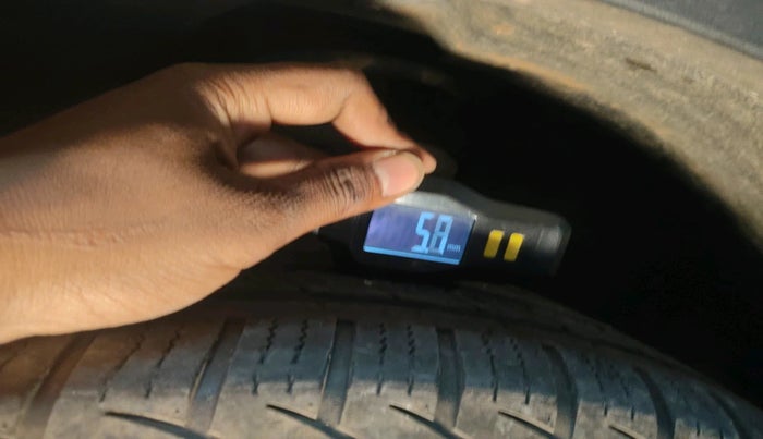 2015 Mahindra XUV500 W6, Diesel, Manual, 1,12,900 km, tyre