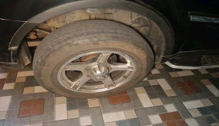 2015 Mahindra XUV500 W6, Diesel, Manual, 1,12,900 km, tyre