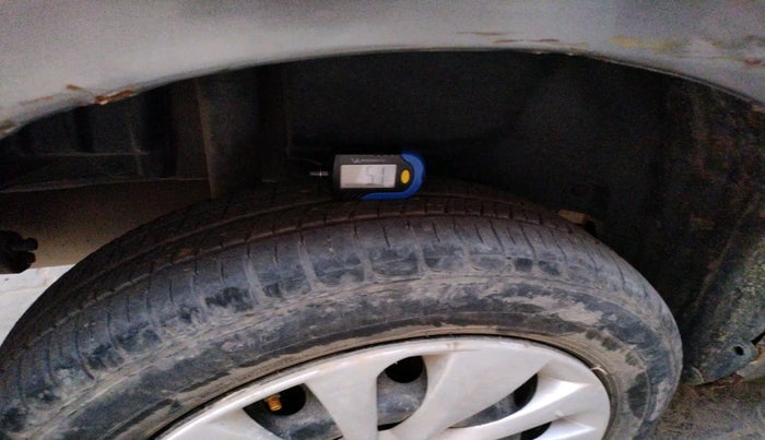 2013 Maruti Swift Dzire VXI, Petrol, Manual, 1,29,672 km, tyre