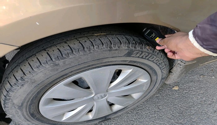 2017 Maruti Ertiga VXI CNG, Petrol, Manual, 72,293 km, tyre