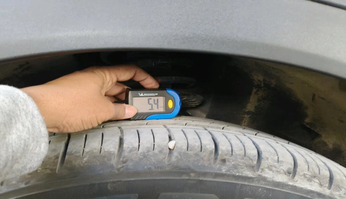 2024 Mahindra XUV700 AX 5 P MT 5 STR, Petrol, Manual, 9,548 km, tyre