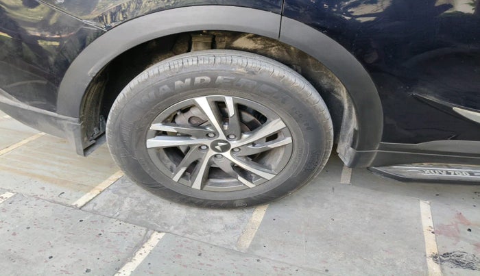 2024 Mahindra XUV700 AX 5 P MT 5 STR, Petrol, Manual, 9,548 km, tyre