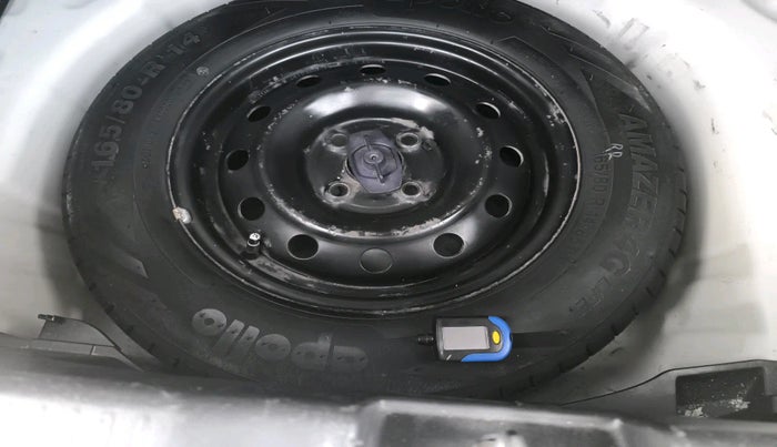 2020 Maruti Swift VXI, Petrol, Manual, 66,012 km, tyre