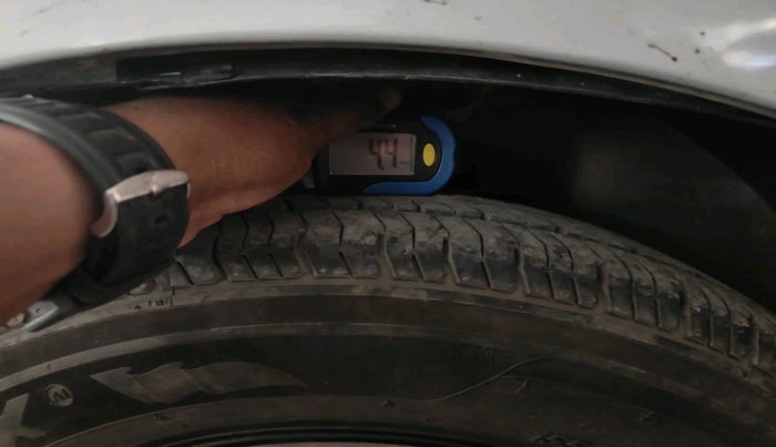 2013 Hyundai i10 SPORTZ 1.2, Petrol, Manual, 1,14,639 km, tyre