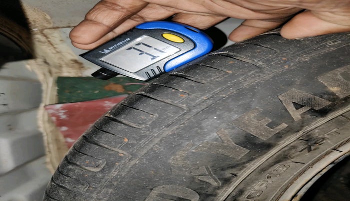 2013 Hyundai i10 SPORTZ 1.2, Petrol, Manual, 1,14,639 km, tyre