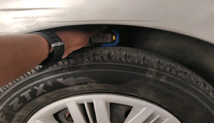 2013 Hyundai i10 SPORTZ 1.2, Petrol, Manual, 1,14,639 km, tyre