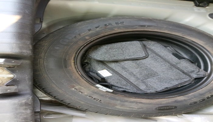 2023 KIA SONET HTE 1.2, Petrol, Manual, 54,661 km, tyre