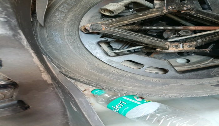 2012 Hyundai i10 SPORTZ 1.2, Petrol, Manual, 1,04,163 km, tyre