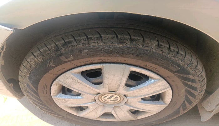 2010 Volkswagen Vento TRENDLINE DIESEL 1.6, Diesel, Manual, 1,64,524 km, tyre