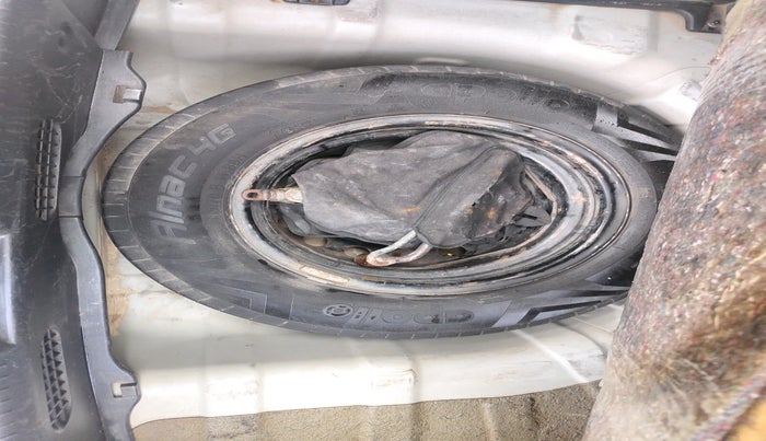 2013 Hyundai i20 ASTA 1.4 CRDI, Diesel, Manual, 2,31,974 km, tyre