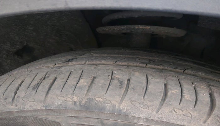 2022 Mahindra XUV700 AX 5 D MT 5 STR, Diesel, Manual, 27,709 km, tyre