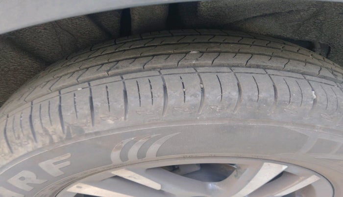 2022 Mahindra XUV700 AX 5 D MT 5 STR, Diesel, Manual, 27,709 km, tyre