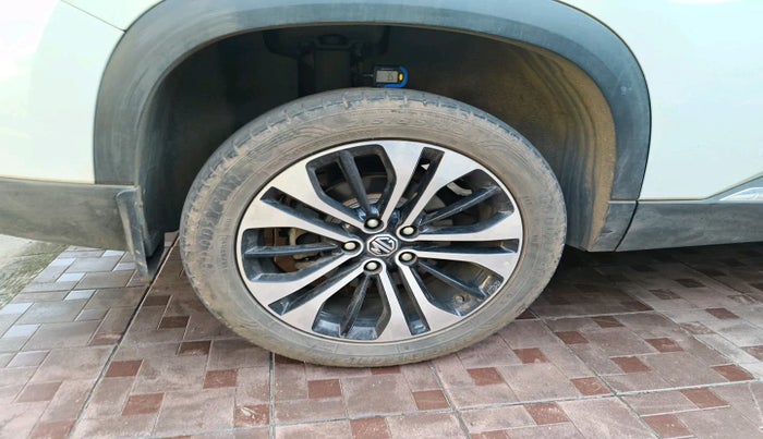 2022 MG HECTOR PLUS SELECT 2.0 DIESEL TURBO MT 7-STR, Diesel, Manual, 34,921 km, tyre