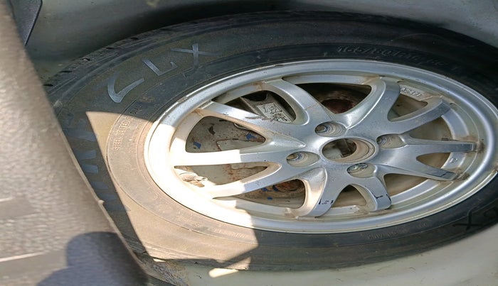 2013 Maruti Swift VDI, Diesel, Manual, 1,44,283 km, tyre