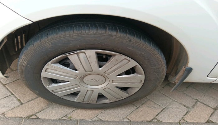 2010 Ford Figo TITANIUM 1.2 PETROL, Petrol, Manual, 73,196 km, tyre