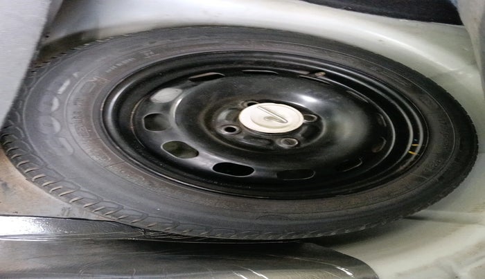 2010 Ford Figo TITANIUM 1.2 PETROL, Petrol, Manual, 73,196 km, tyre