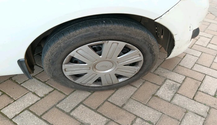 2010 Ford Figo TITANIUM 1.2 PETROL, Petrol, Manual, 73,196 km, tyre