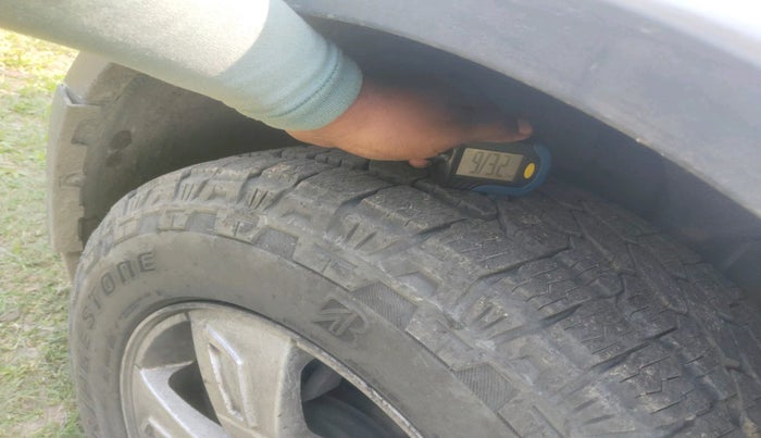 2012 Mahindra XUV500 W8, Diesel, Manual, 1,08,054 km, tyre