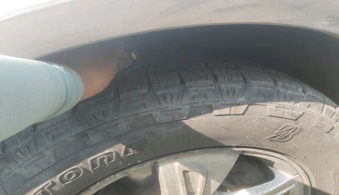 2012 Mahindra XUV500 W8, Diesel, Manual, 1,08,054 km, tyre