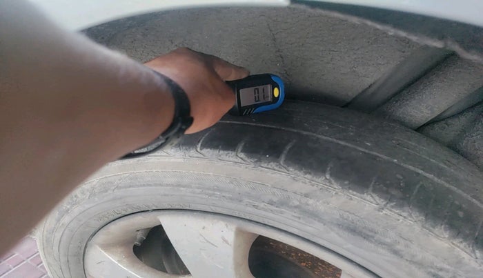 2010 Skoda Laura AMBIENTE 1.9 TDI AT, Diesel, Automatic, 2,55,080 km, tyre