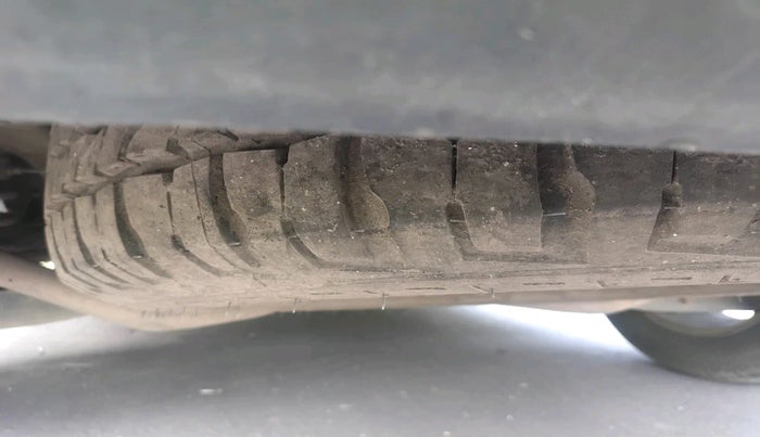 2016 Mahindra XUV500 W10, Diesel, Manual, 1,24,902 km, tyre