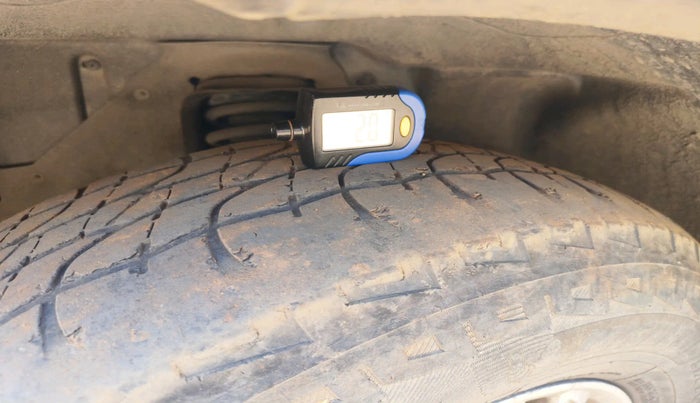 2013 Ssangyong Rexton RX5, Diesel, Manual, 2,06,487 km, tyre