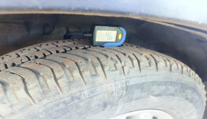 2013 Ssangyong Rexton RX5, Diesel, Manual, 2,06,487 km, tyre