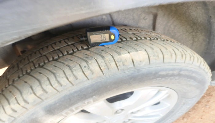 2013 Ssangyong Rexton RX5, Diesel, Manual, 2,06,487 km, tyre