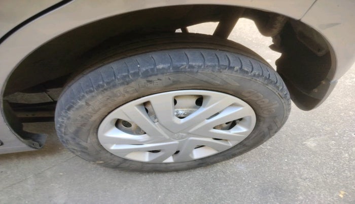 2014 Maruti Wagon R 1.0 LXI CNG, Petrol, Manual, 98,317 km, tyre