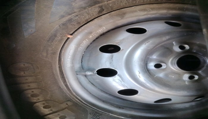 2014 Maruti Wagon R 1.0 LXI CNG, Petrol, Manual, 98,317 km, tyre