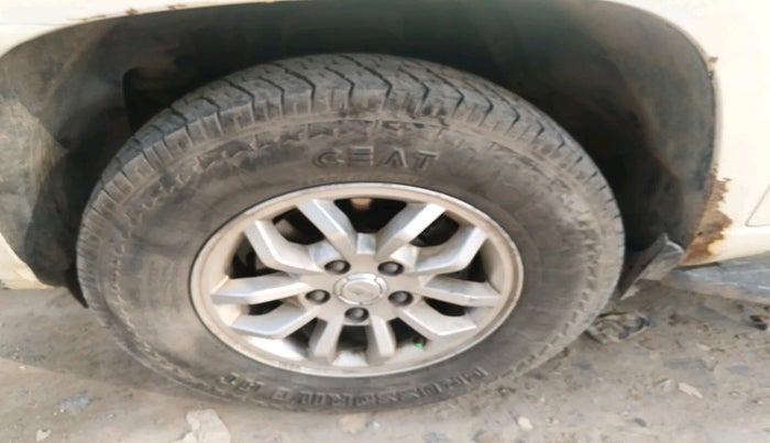 2016 Mahindra TUV300 T8, Diesel, Manual, 83,697 km, tyre