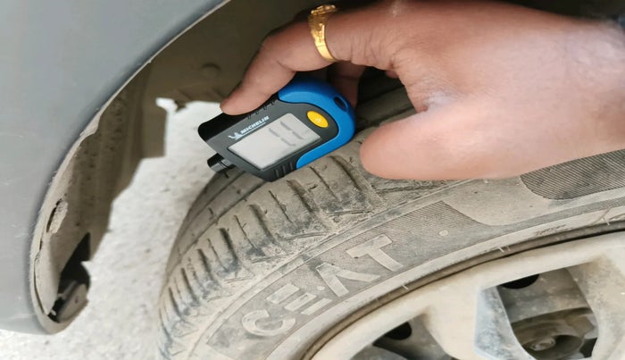 2020 Renault Kwid RXT 1.0 AMT (O), Petrol, Automatic, 40,228 km, tyre