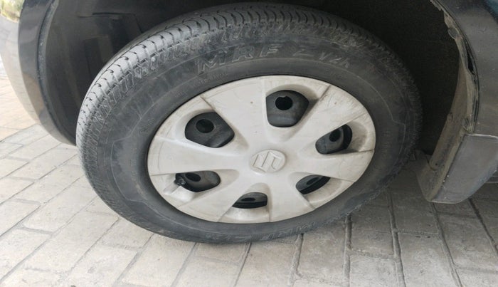 2010 Maruti Ritz VXI, Petrol, Manual, 1,08,693 km, tyre