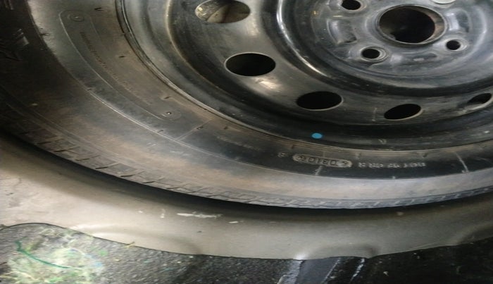 2010 Maruti Ritz VXI, Petrol, Manual, 1,08,693 km, tyre