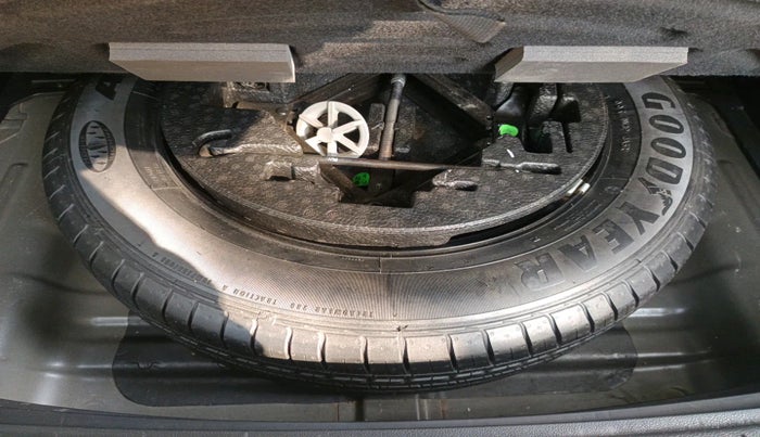 2016 Hyundai Creta SX PLUS 1.6 PETROL, Petrol, Manual, 1,19,615 km, tyre