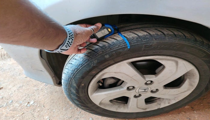 2014 Honda City 1.5L I-VTEC V MT, Petrol, Manual, 1,11,683 km, tyre