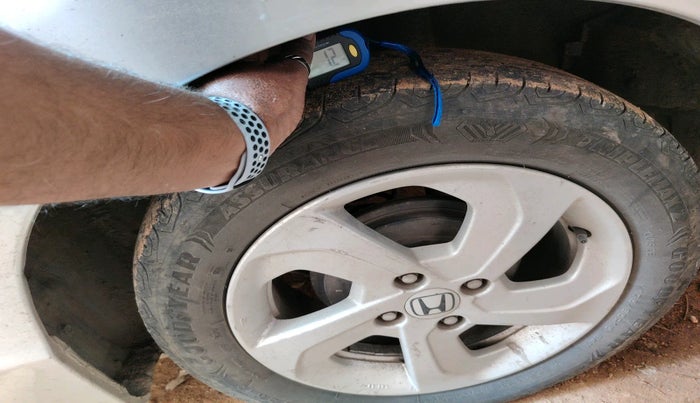 2014 Honda City 1.5L I-VTEC V MT, Petrol, Manual, 1,11,683 km, tyre