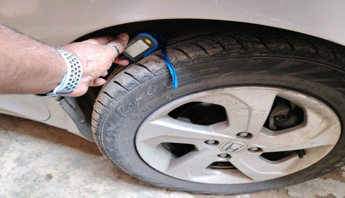 2014 Honda City 1.5L I-VTEC V MT, Petrol, Manual, 1,11,683 km, tyre