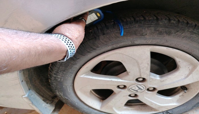 2014 Honda City 1.5L I-VTEC V MT, Petrol, Manual, 1,11,683 km, tyre