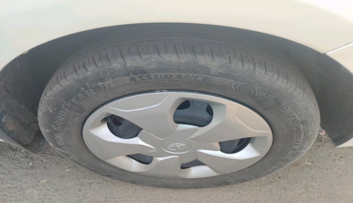 2021 Tata Tiago XT PETROL, Petrol, Manual, 34,089 km, tyre